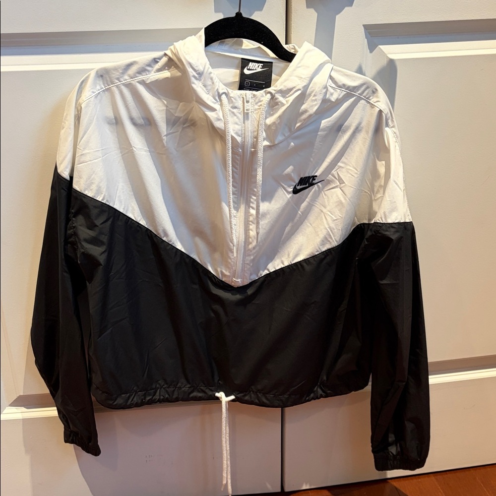 Nike Women's Two-Tone Black and White Hooded Jacket